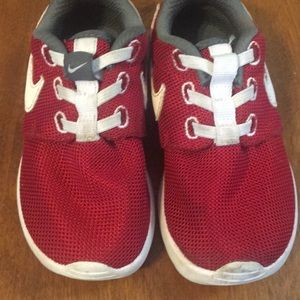 Toddler Nike shoes size 9 great condition
